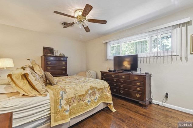 205 Roosevelt Ave, Hasbrouck Heights NJ 07604-1611 exterior