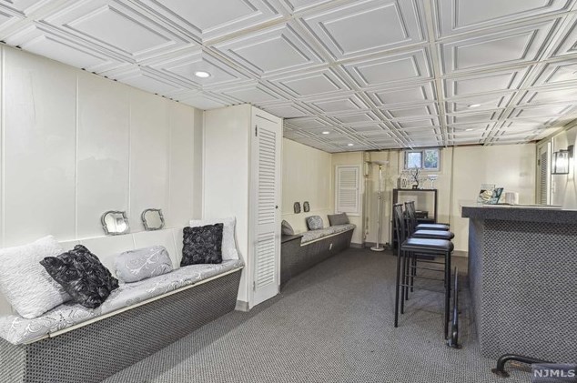 205 Roosevelt Ave, Hasbrouck Heights NJ 07604-1611 exterior