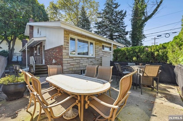 205 Roosevelt Ave, Hasbrouck Heights NJ 07604-1611 exterior