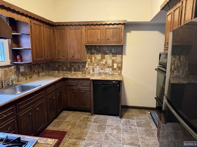 649 New Jersey Ave, Lyndhurst, NJ 07071