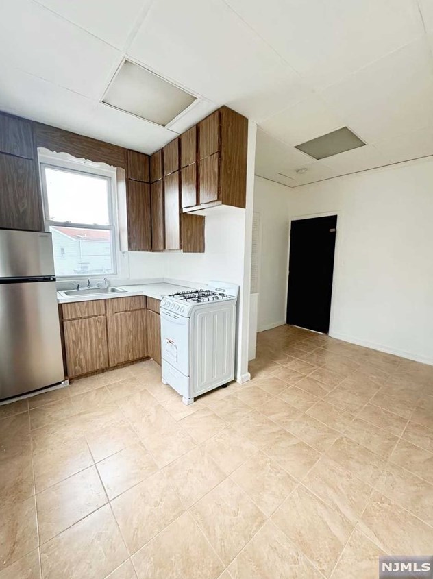 417 Fairview Ave #2, Fairview, NJ 07022