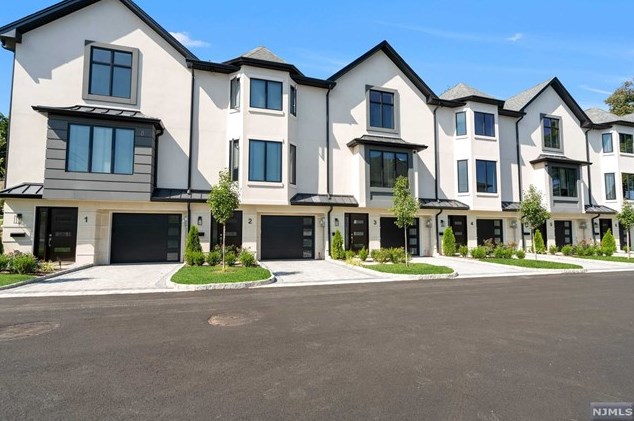 111 1st St, Ho Ho Kus, NJ 07423