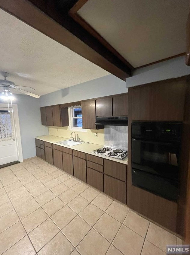 42 W Palisades Blvd, Palisades Park, NJ 07650