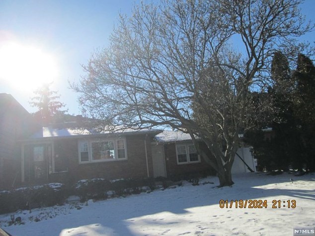 227 Park St, Moonachie, NJ 07074-1136