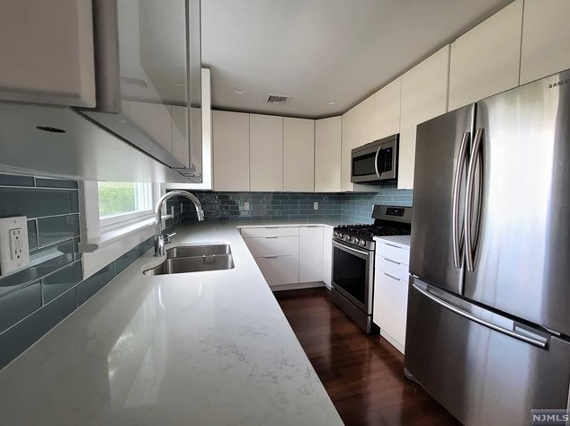 99 Central Ave #2, Hillsdale, NJ 07642