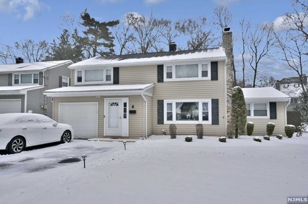 8 Stuart St, Waldwick, NJ 07463
