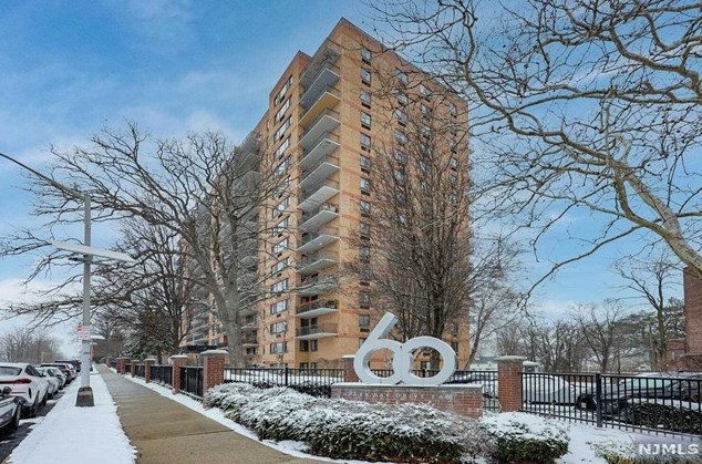 60 East Parkway Dr #8b, East Orange, NJ 07017