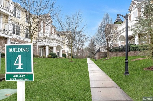 403 Four Seasons Ln, Montvale, NJ 07645