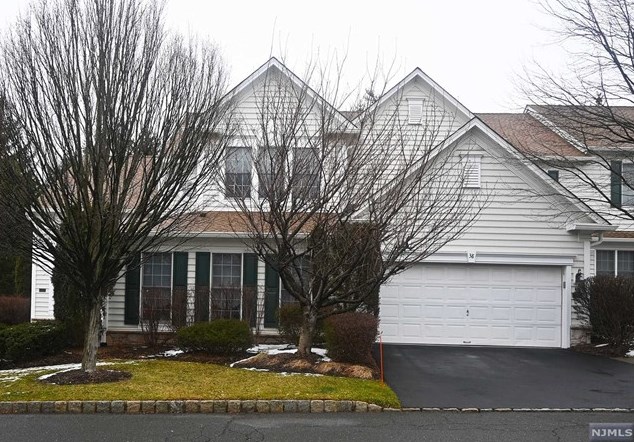38 Thistle Dr, Paramus, NJ 07652