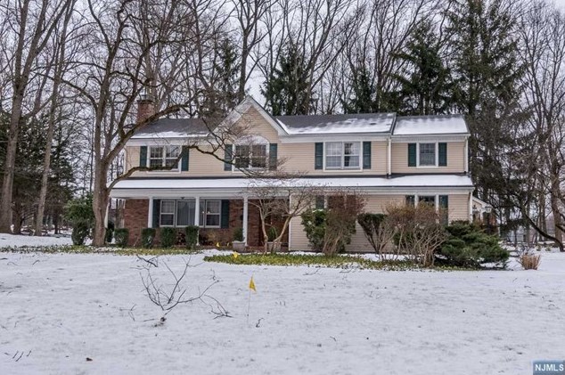 5 E Elbrook Dr, Allendale, NJ 07401