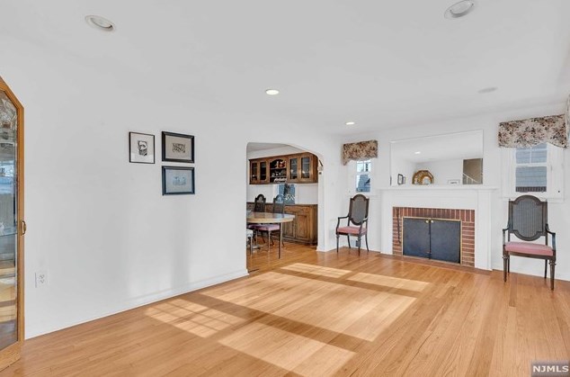 121 Minell Pl, Teaneck, NJ 07666