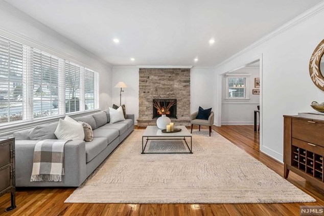 92 Elbrook Dr, Allendale, NJ 07401
