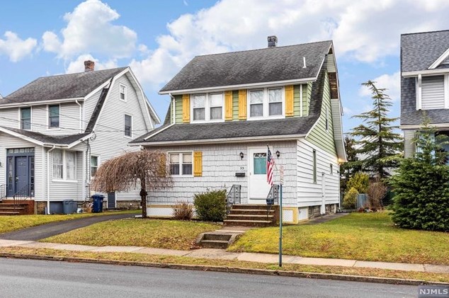 53 Catalpa Ave, Hackensack, NJ 07601-3821