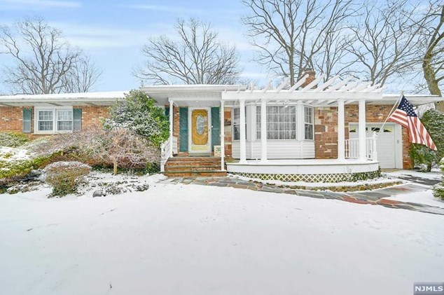 31 Pavonia Ave, Emerson, NJ 07630