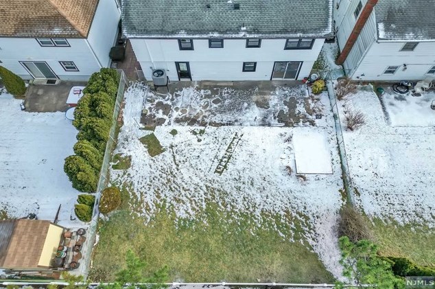 150 Meadow Ln, Secaucus NJ  07094-4338 exterior