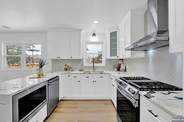 150 Meadow Ln, Secaucus NJ  07094-4338 exterior