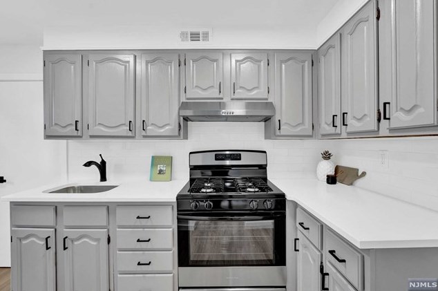 150 Meadow Ln, Secaucus NJ  07094-4338 exterior