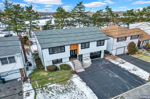 150 Meadow Ln, Secaucus NJ  07094-4338 exterior