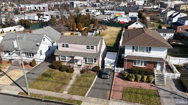 125 Mill St, Elmwood Park, NJ 07407