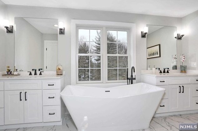 36 Amy Ct, Westwood NJ  07677-8001 exterior
