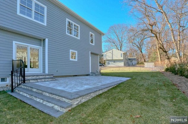 36 Amy Ct, Westwood NJ  07677-8001 exterior