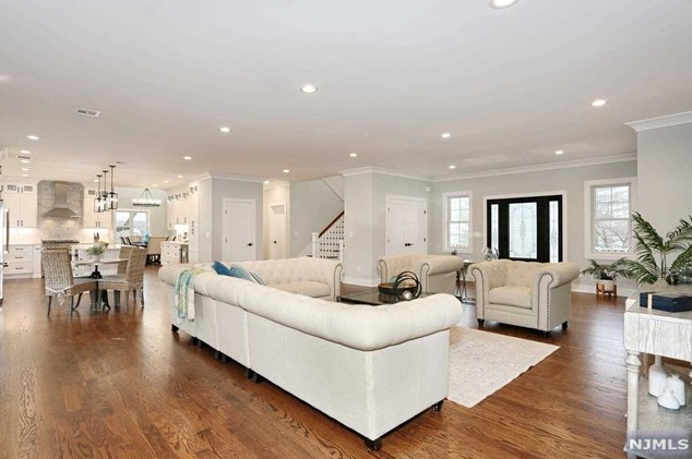 36 Amy Ct, Westwood NJ  07677-8001 exterior