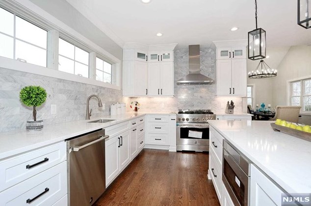 36 Amy Ct, Westwood NJ  07677-8001 exterior