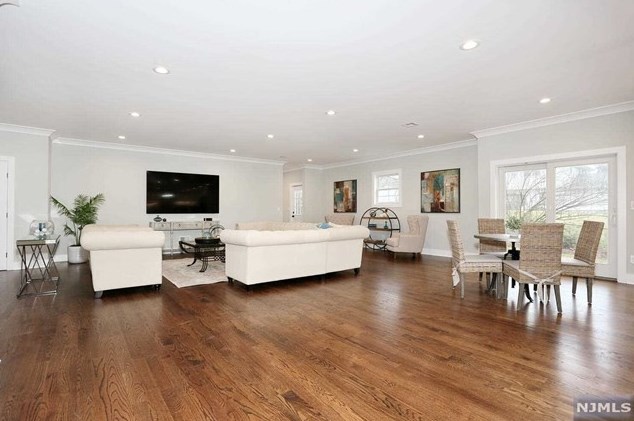 36 Amy Ct, Westwood NJ  07677-8001 exterior