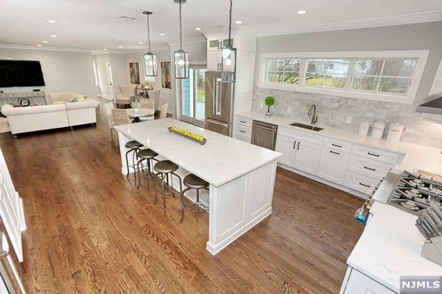 36 Amy Ct, Westwood NJ  07677-8001 exterior