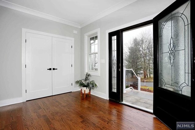 36 Amy Ct, Westwood NJ  07677-8001 exterior