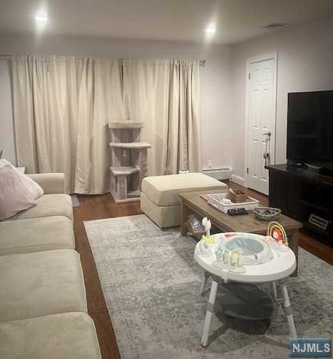 18 Market St #2, Outwater, NJ 07026
