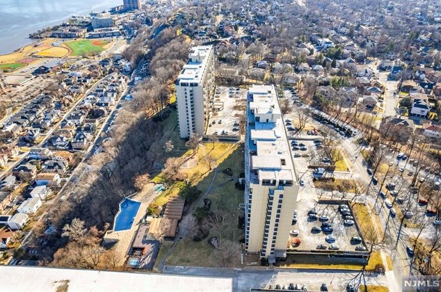 2 Horizon Rd, West Fort Lee NJ 07024-6503 exterior