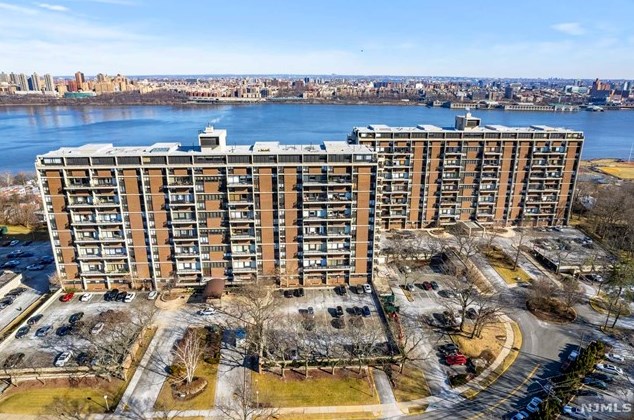 2 Horizon Rd #1421, West Fort Lee, NJ 07024