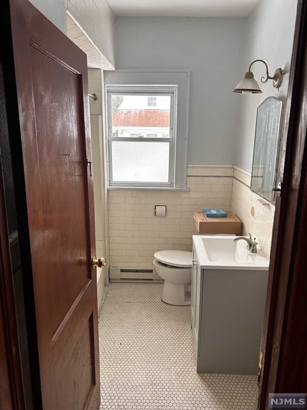103 Broadway #1, Elmwood Park, NJ 07407