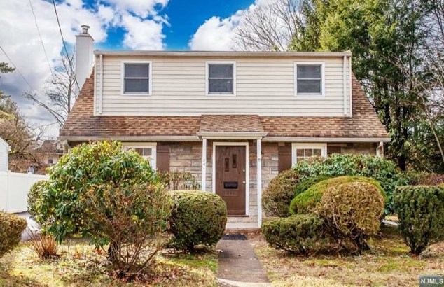 241 Washington Ave, Westwood, NJ 07675