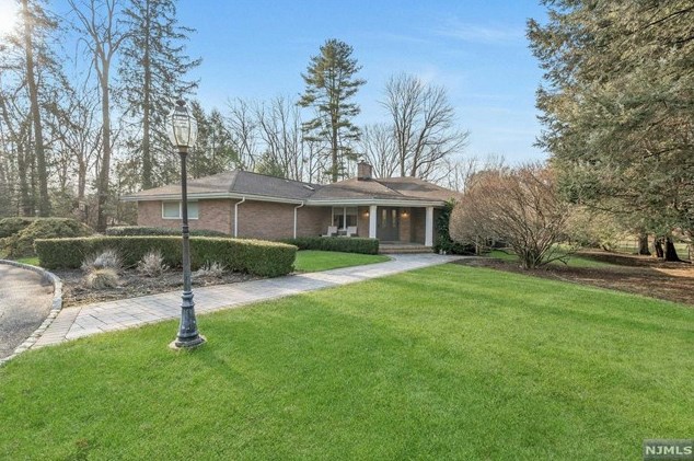 205 E Saddle River Rd, Upper Saddle River, NJ 07458