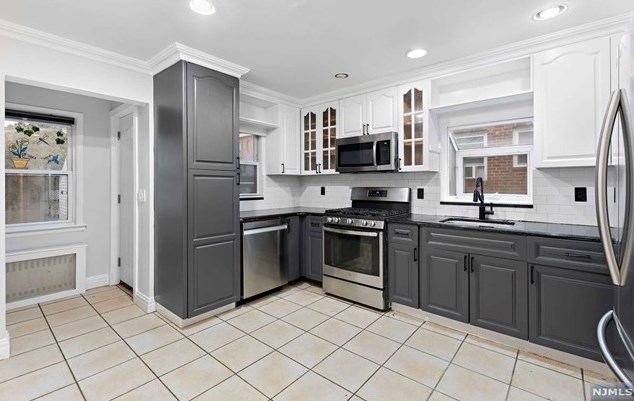 2199 Mackay Ave, West Fort Lee NJ  07024-5034 exterior