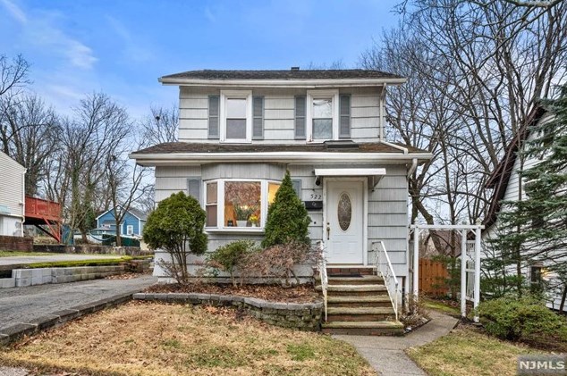 522 Kenwood Pl, Teaneck, NJ 07666-1630