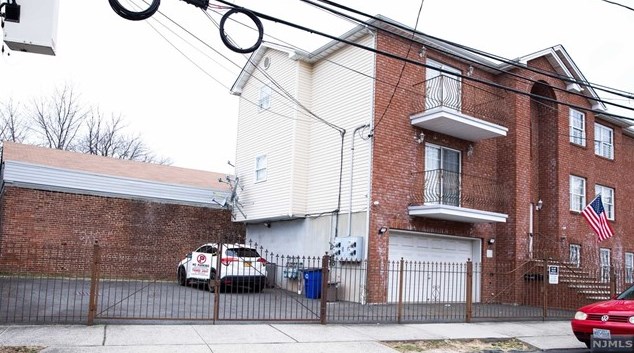 358 Hawthorne Ave, Newark NJ  07112-1609 exterior