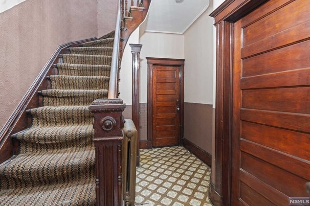 211 65th St, West New York, NJ 07093-3104