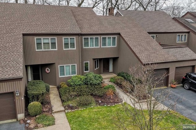 49 Indian Field Ct, Mahwah, NJ 07430