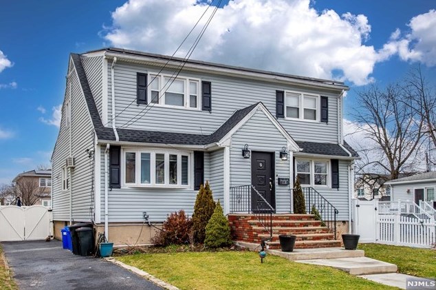 459 Dewey Ave, Saddle Brook, NJ 07663