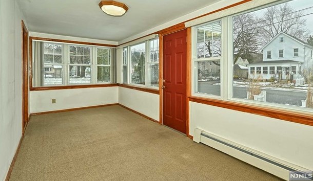 11 Hennion Pl, Bloomingdale, NJ 07403-1601