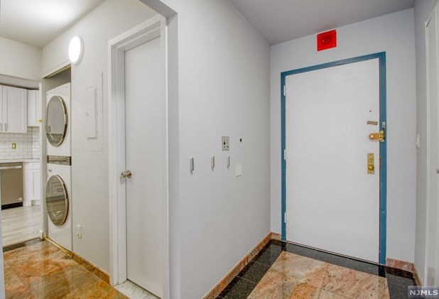 1055 River Rd #803, Edgewater, NJ 07020