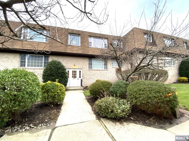 180 S Washington Ave Apt B7, Bergenfield, NJ 07621