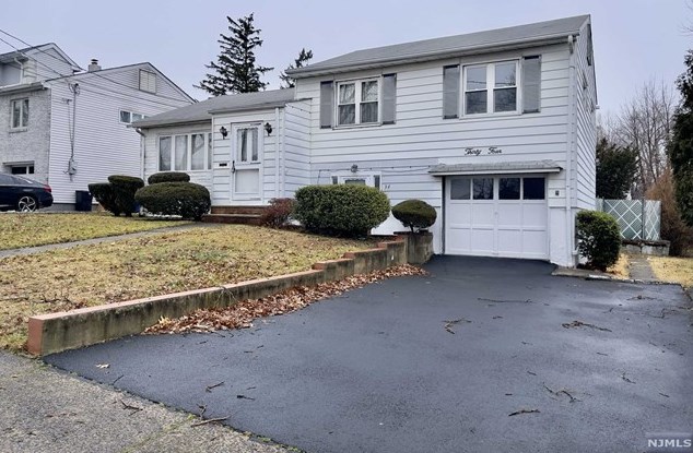 34 Mountainview Dr, Clifton, NJ 07013-1412