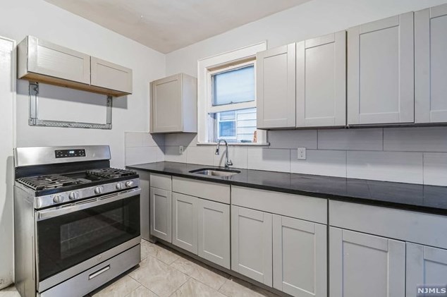 260 Vermont Ave, Irvington NJ 07111-2614 exterior