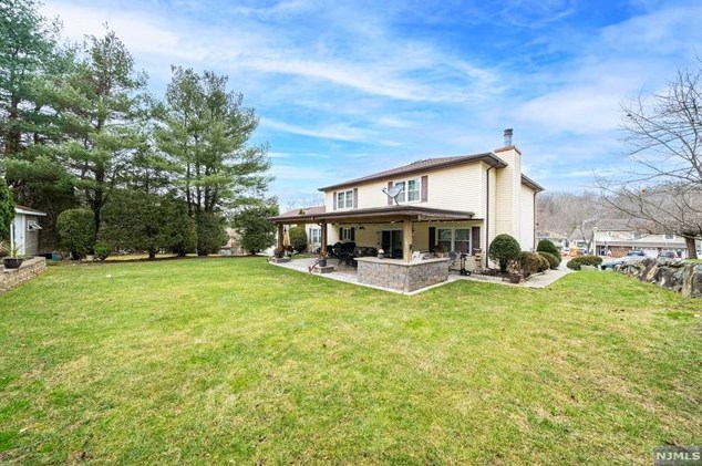 10 Gary Pl, Midvale, NJ 07465-1111