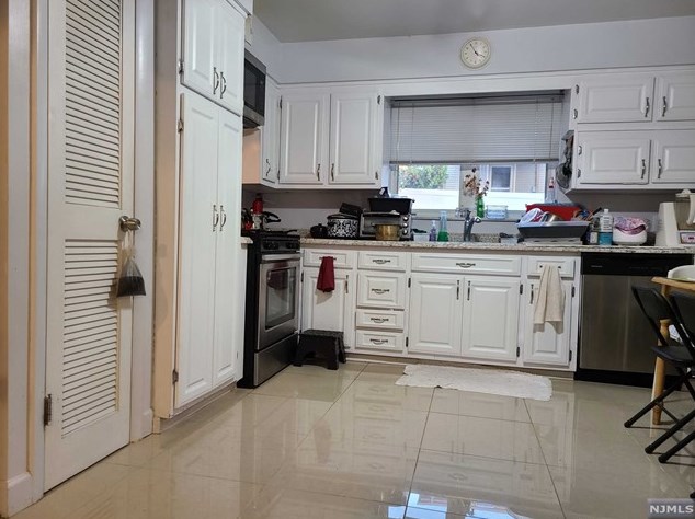 460 9th St #1st Fl, Palisades Park, NJ 07650