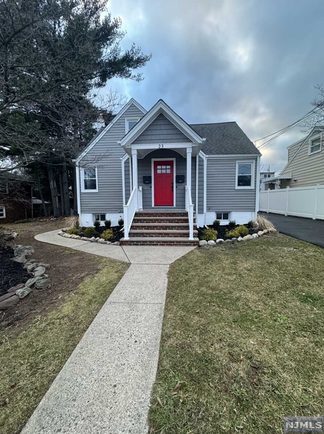 23 Garden St #2nd, Lodi, NJ 07644